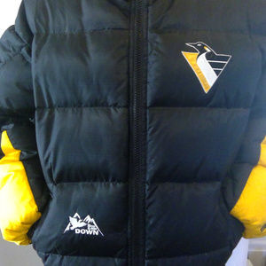 Pittsburgh Penguins ProPlayer Down Jacket  WARM AF